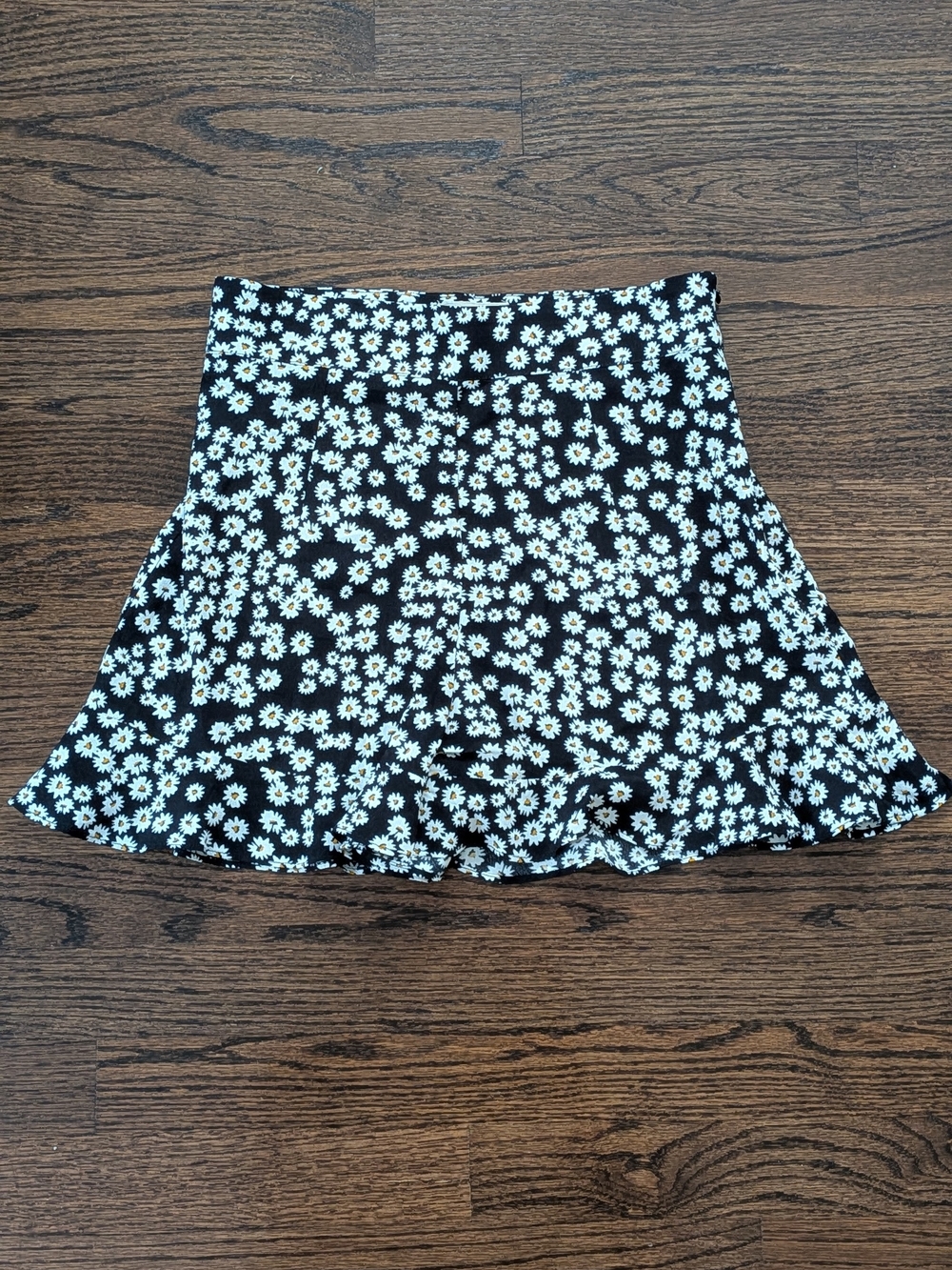 Sézane Dorian Short In Daisy - Picture 3 of 6